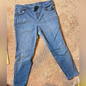 EVRI size 18W jegging light wash denim